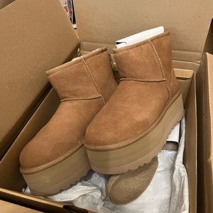 UGG CLASSIC MINI PLATFORM BOOTS